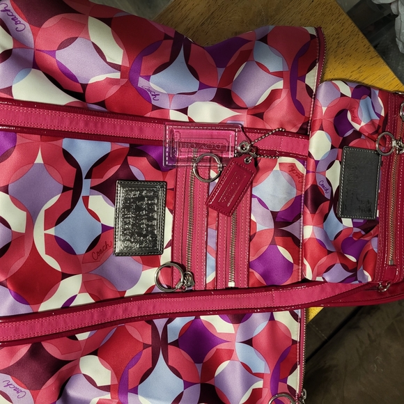 COACH POPPY KALEIDOSCOPE GLAM TOTE AND CROSSBODY/WRISTLET SET. - Picture 13 of 13